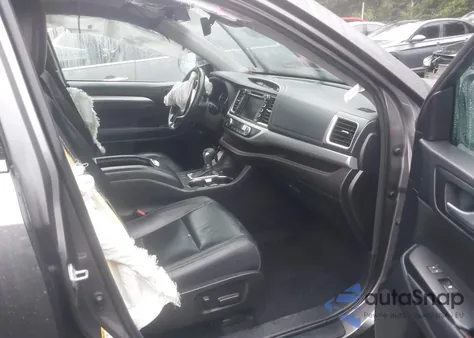 2018 Toyota Highlander Xle z USA, uszkodzony, nr VIN 5TDJZRFH9JS553627